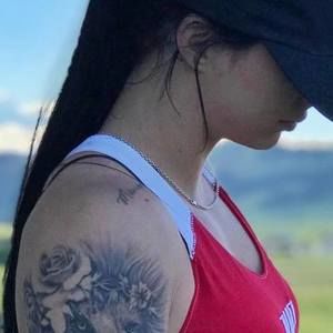 Meet your Posher, Estefani